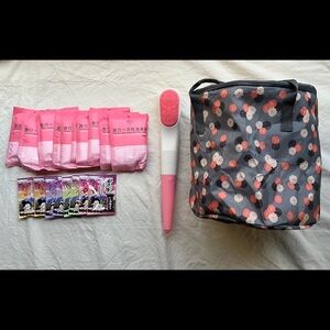 Bundle of Bath Products: Scrubbing Brush, Bathtub Covers, Bath Salt, Potable Bag
